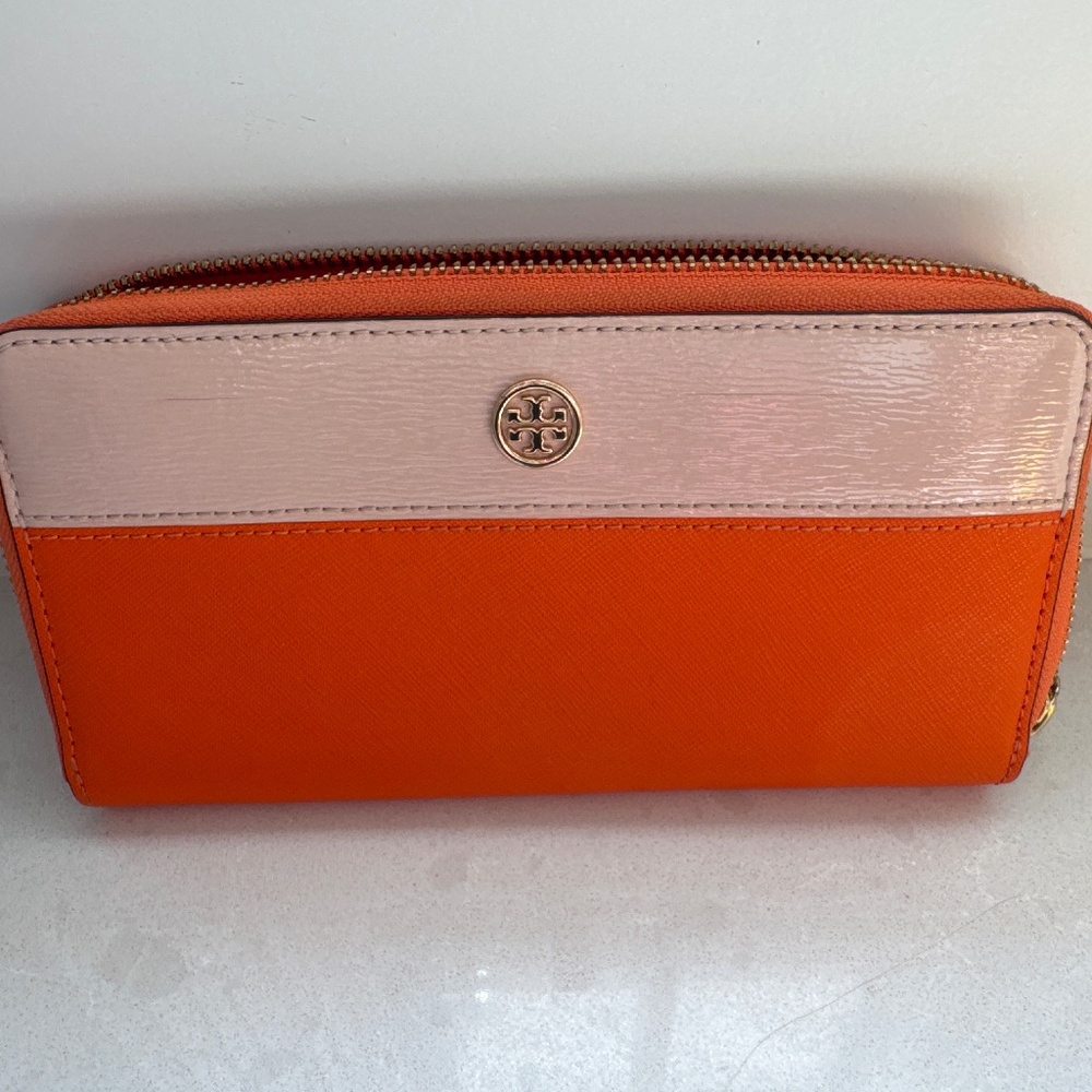 Tory Burch Zippered Wallet